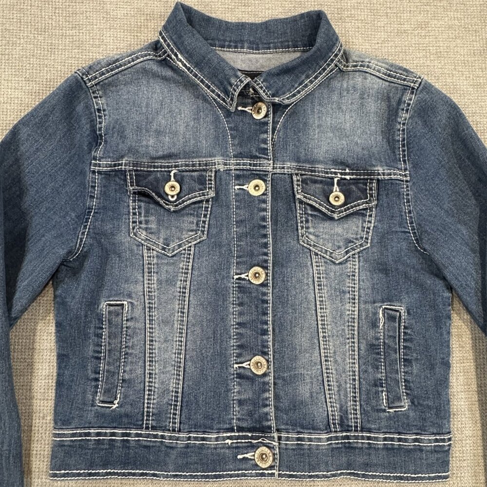 Maurices Womens Blue Denim Jean Jacket Size M Button Front Long Sleeve Pockets - Picture 6 of 14